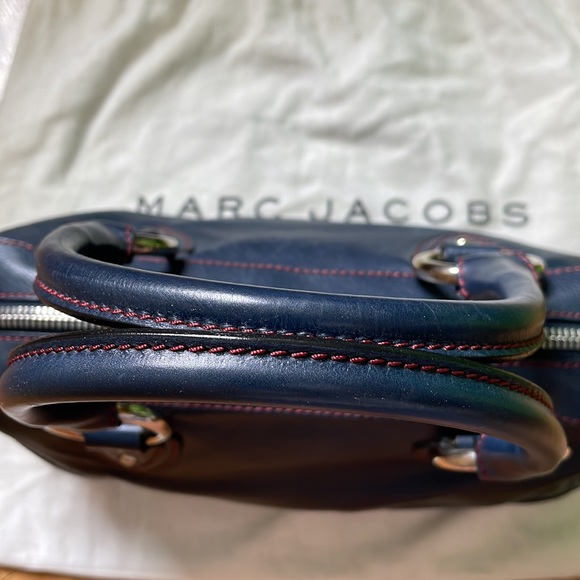 Marc Jacobs leather top handle / shoulder bag. Navy with dark red top stitch - Picture 4 of 16